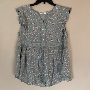 Easel, Large, floral top with ruffles, buttons, and crochet detail